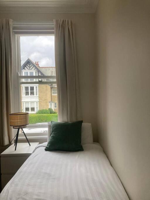 Spacious & Bright 3 Bed Harrogate Apartment Экстерьер фото
